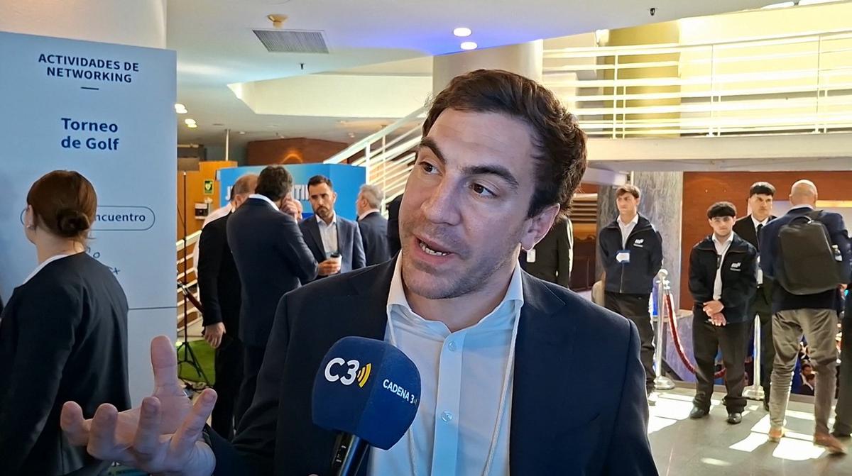 El economista Santiago Bulat, en el Coloquio IDEA.