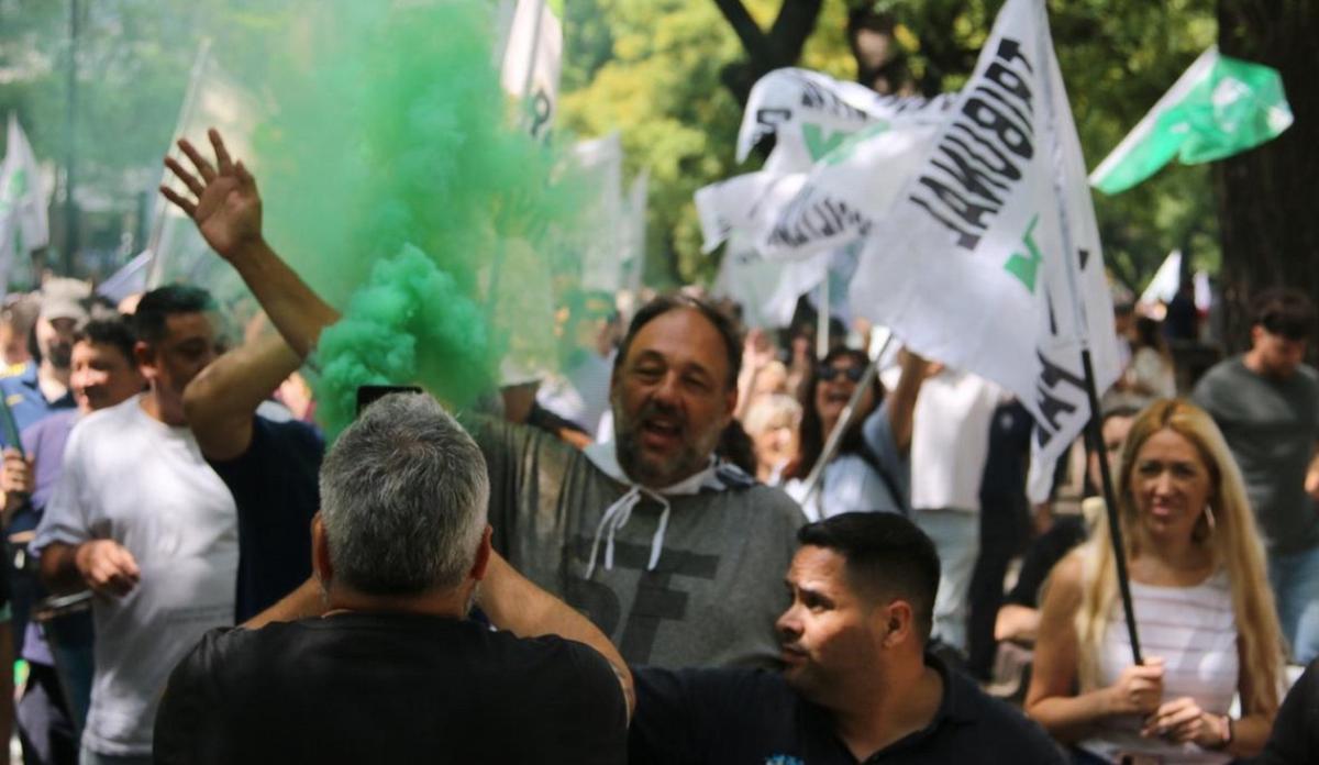 FOTO: Protesta del Suoem por las calles de Córdoba (Foto: Daniel Cáceres/Cadena3)