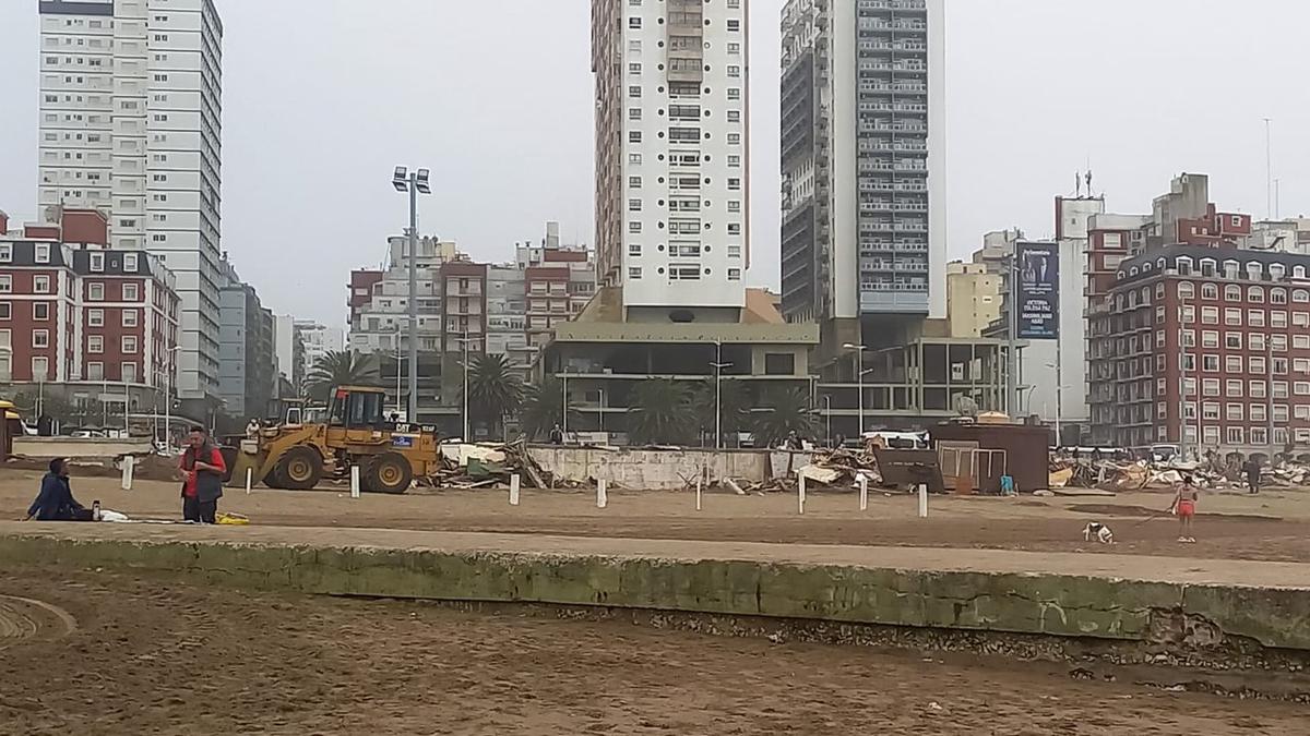 Desmantelan la feria de la Bristol en Mar del Plata tras 25 años de actividad