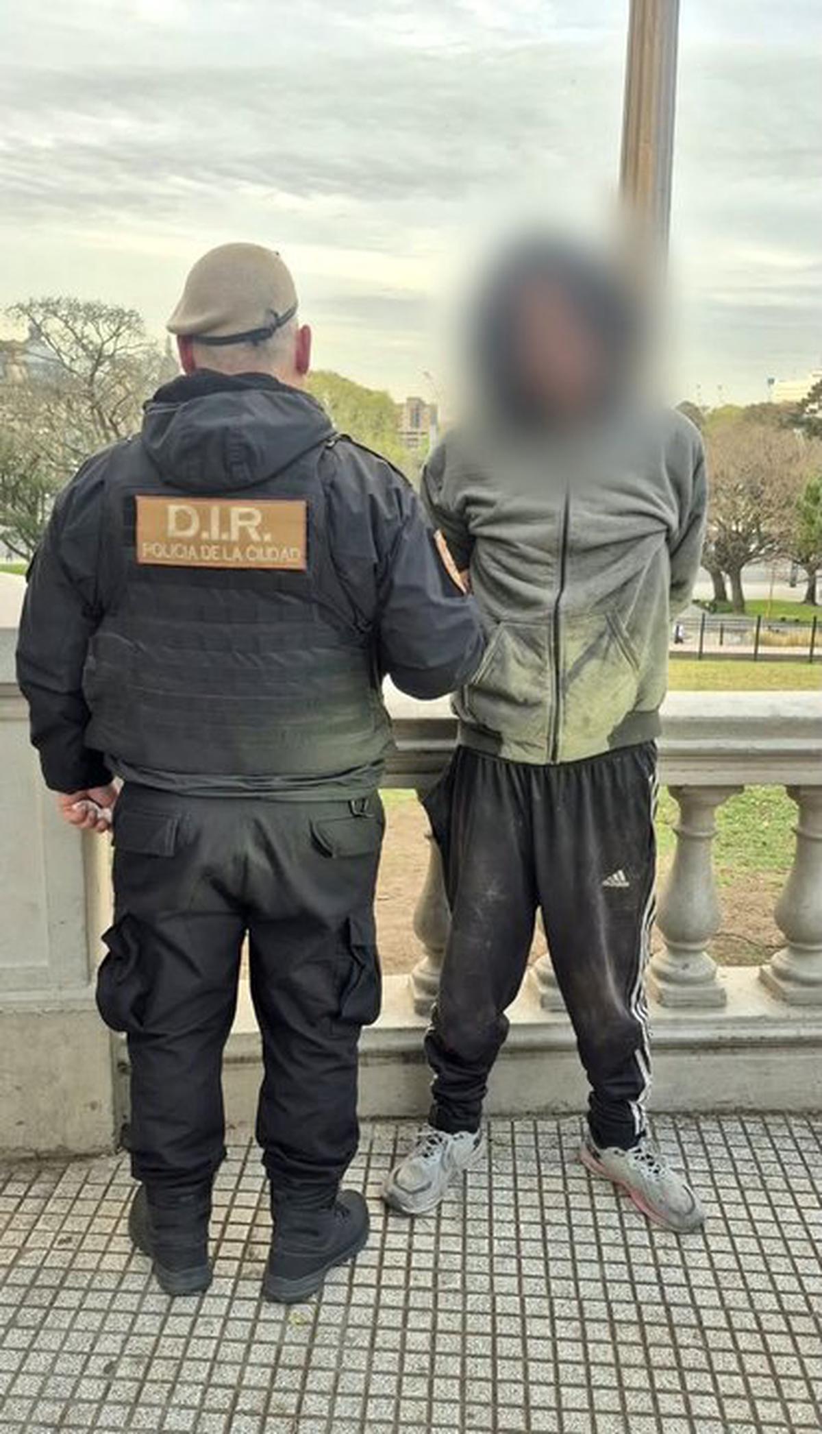 Condenan a seis meses de prisión a un hombre por exhibiciones obscenas frente a niños en Retiro