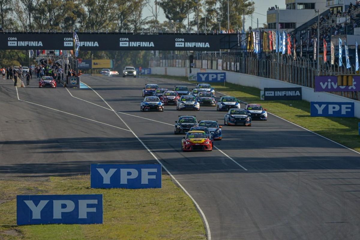 FOTO: Se mueve el TCR en la C1, con Osman, Rosso, Reis, Regadas y Cravero, adelante