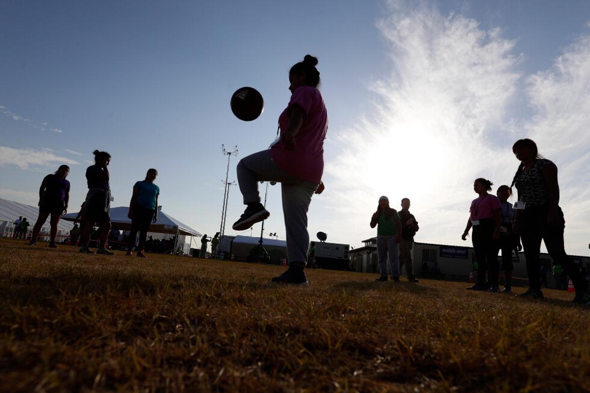 Grupos jurídicos que ayudan a niños migrantes en EEUU dicen recibir visitas intimidatorias del ICE