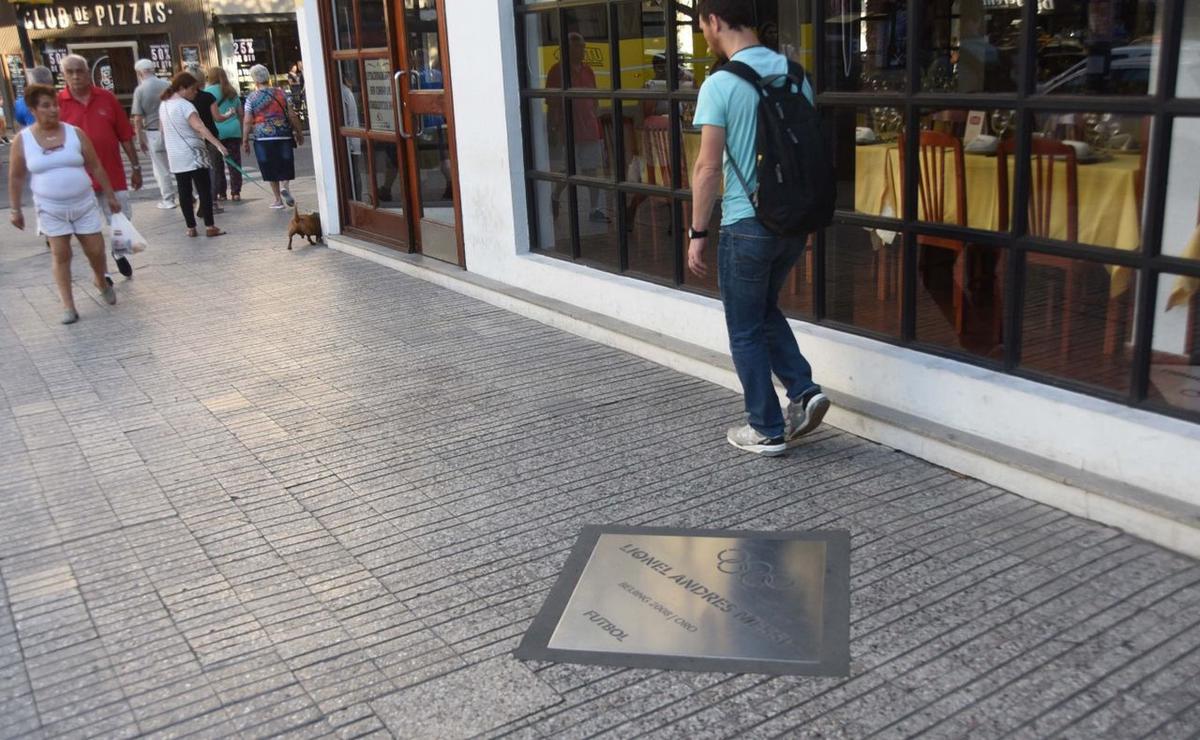 Circuito Messi: un viaje al mundo del astro del fútbol en su barrio de Rosario.