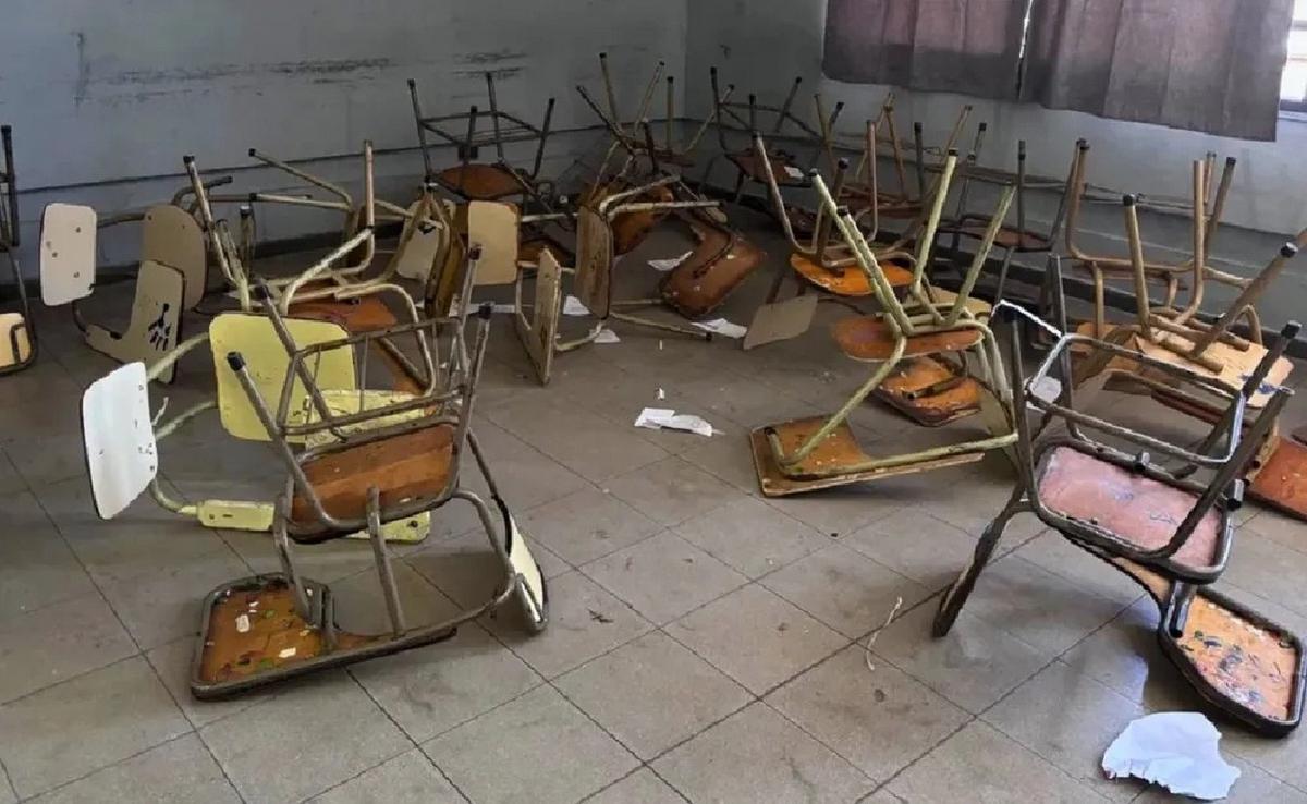 Destrozaron la escuela en el último día de clases y se quedaron libres.