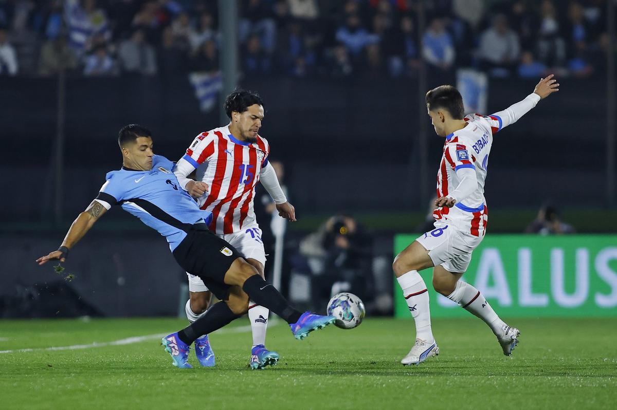 FOTO: Uruguay no pudo ante Paraguay en la despedida de Suárez. (Foto: TycSports)