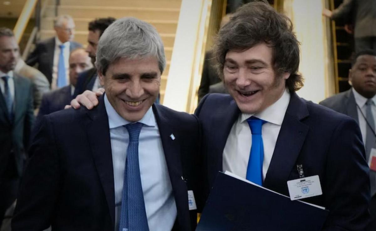 El ministro Caputo y el presidente Milei.