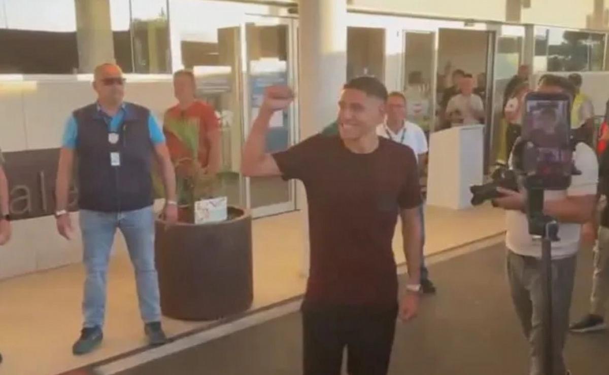Nahuel Molina fue recibido por una multitud en Roma. (Captura)
