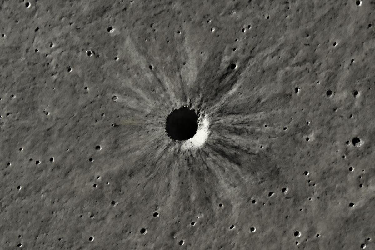 Un cohete de SpaceX impactó la Luna y NASA reveló el cráter resultante