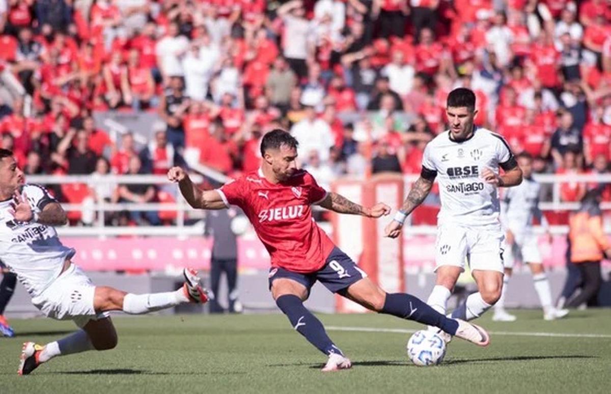 FOTO: Independiente se impone ante Central Córdoba y lo supera por dos goles 