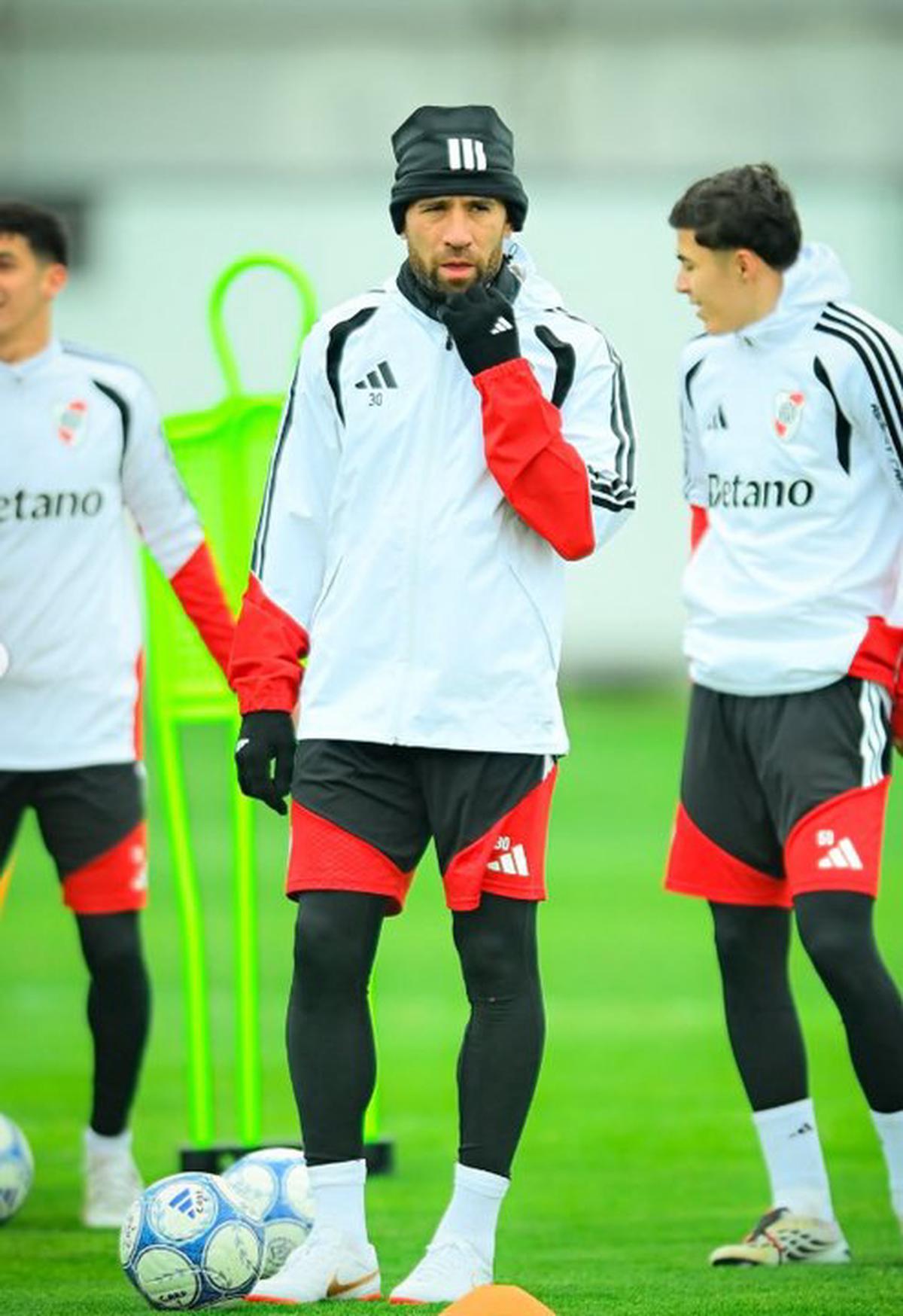 Nicolás Otamendi en el entrenamiento de River.