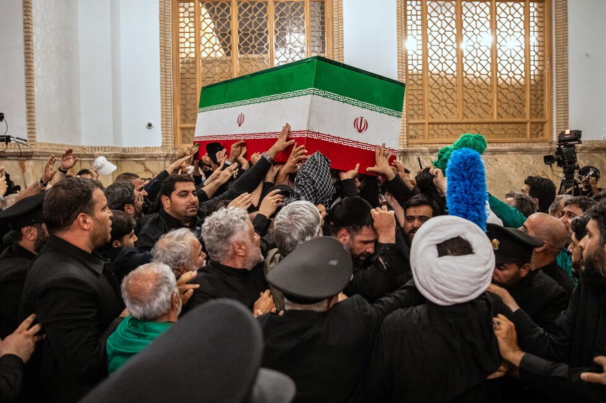 Trump amenaza a Irán tras llamados públicos a matarlo en funeral de Jamenei