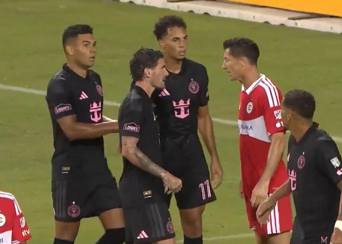 De Paul y su cruce con Lewandowski.
