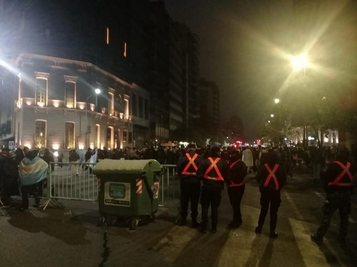 El operativo policial en el Olmos se extendió hasta las 5 de la mañana.