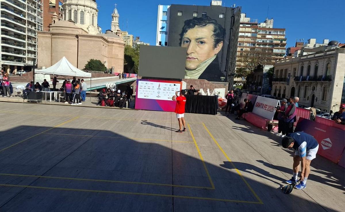 Pelota vasca en el Monumento a la Bandera.