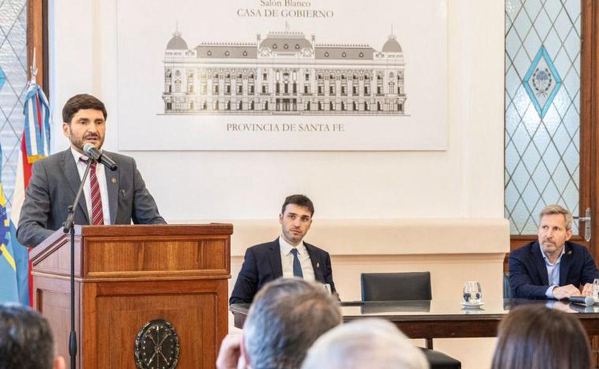 Pullaro, en Santa Fe junto a sus pares de Entre Ríos (Frigerio) y Chubut (Torres).