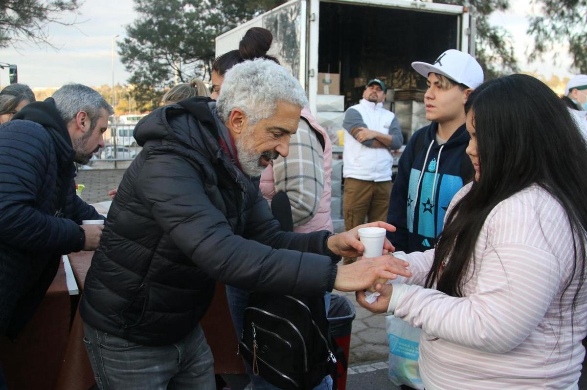 El Turco Genesir, bien cerca de la gente