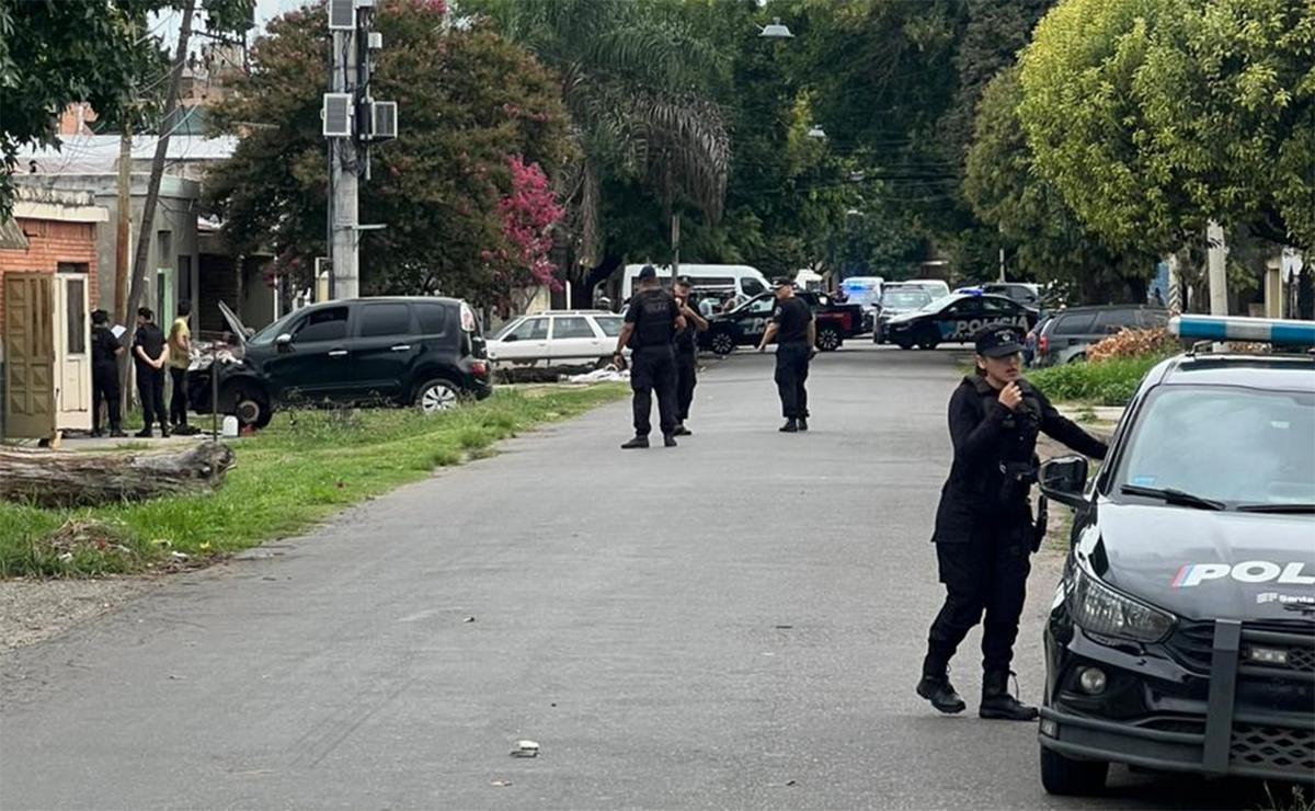 Policía herido grave tras tiroteo con delincuentes: habían robado patrullero.