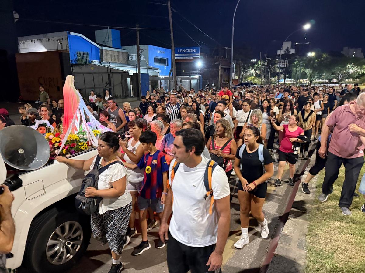 La peregrinación de la Virgen de Lourdes. (Foto:Daniel Cáceres/Cadena 3)