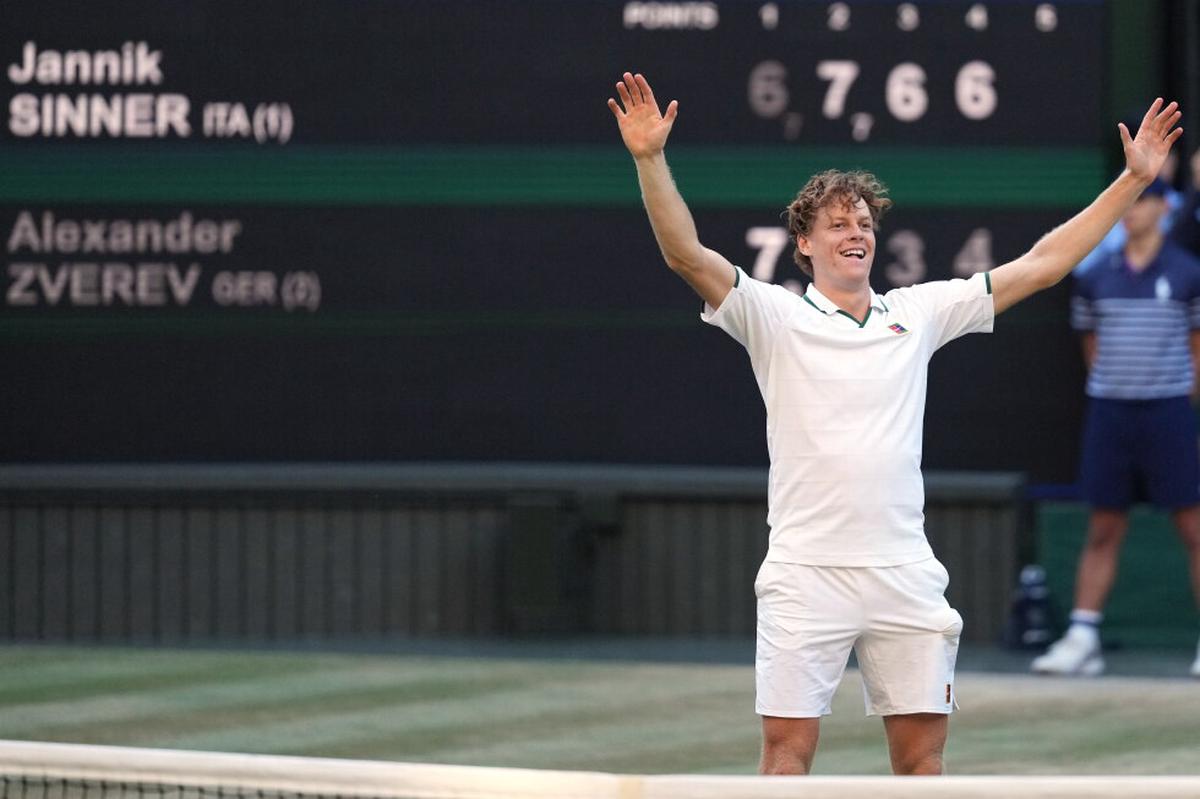 Jannik Sinner se retira del Abierto de Cincinnati por lesión de rodilla
