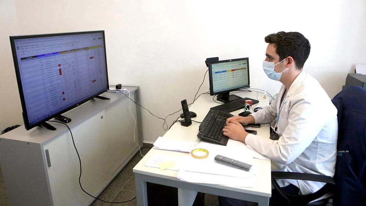 Liberaron al falso médico que atendía en la pandemia y había sido condenado a siete años