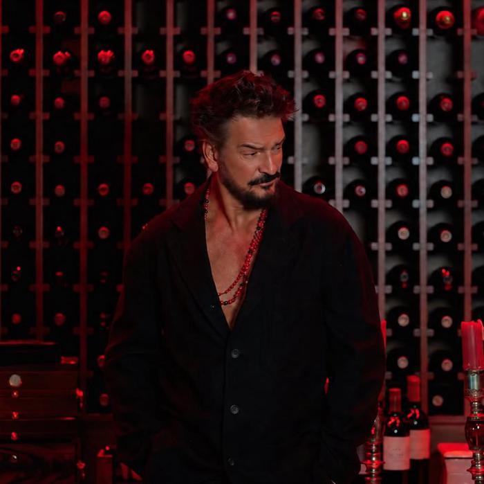 Ricardo Arjona revela su nuevo sencillo "Amor Factura" junto a Grupo Firme