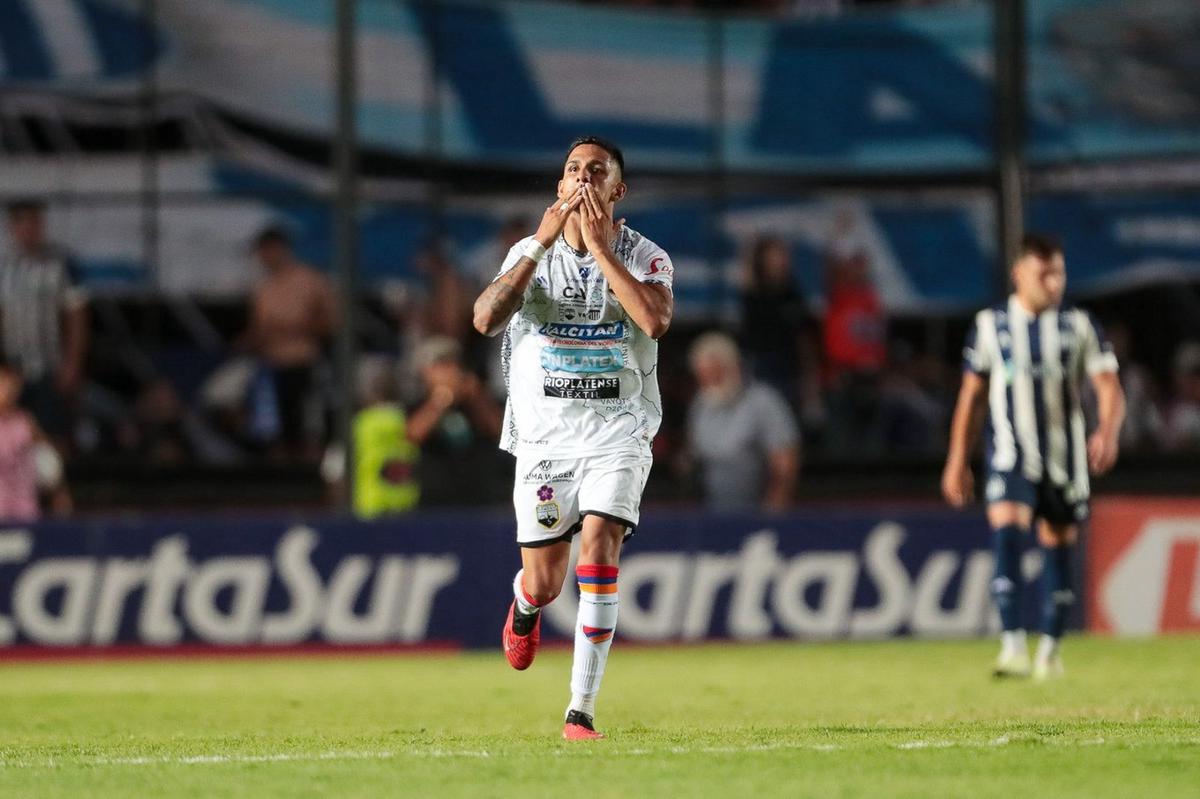 FOTO: Deportivo Armenio eliminó a Talleres. (Foto: Copa Argentina)