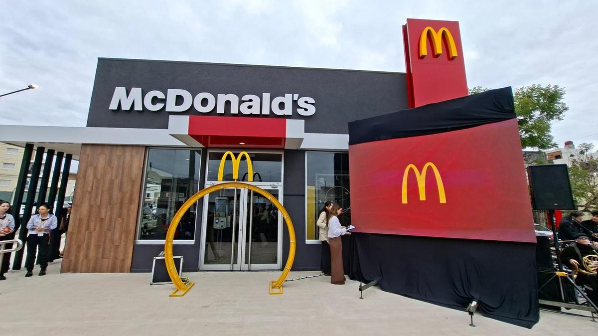 Abrió un nuevo McDonalds en Paraná.