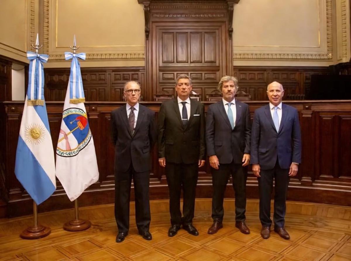 La Corte Suprema ratifica condenas a exsecretarios por corrupción judicial
