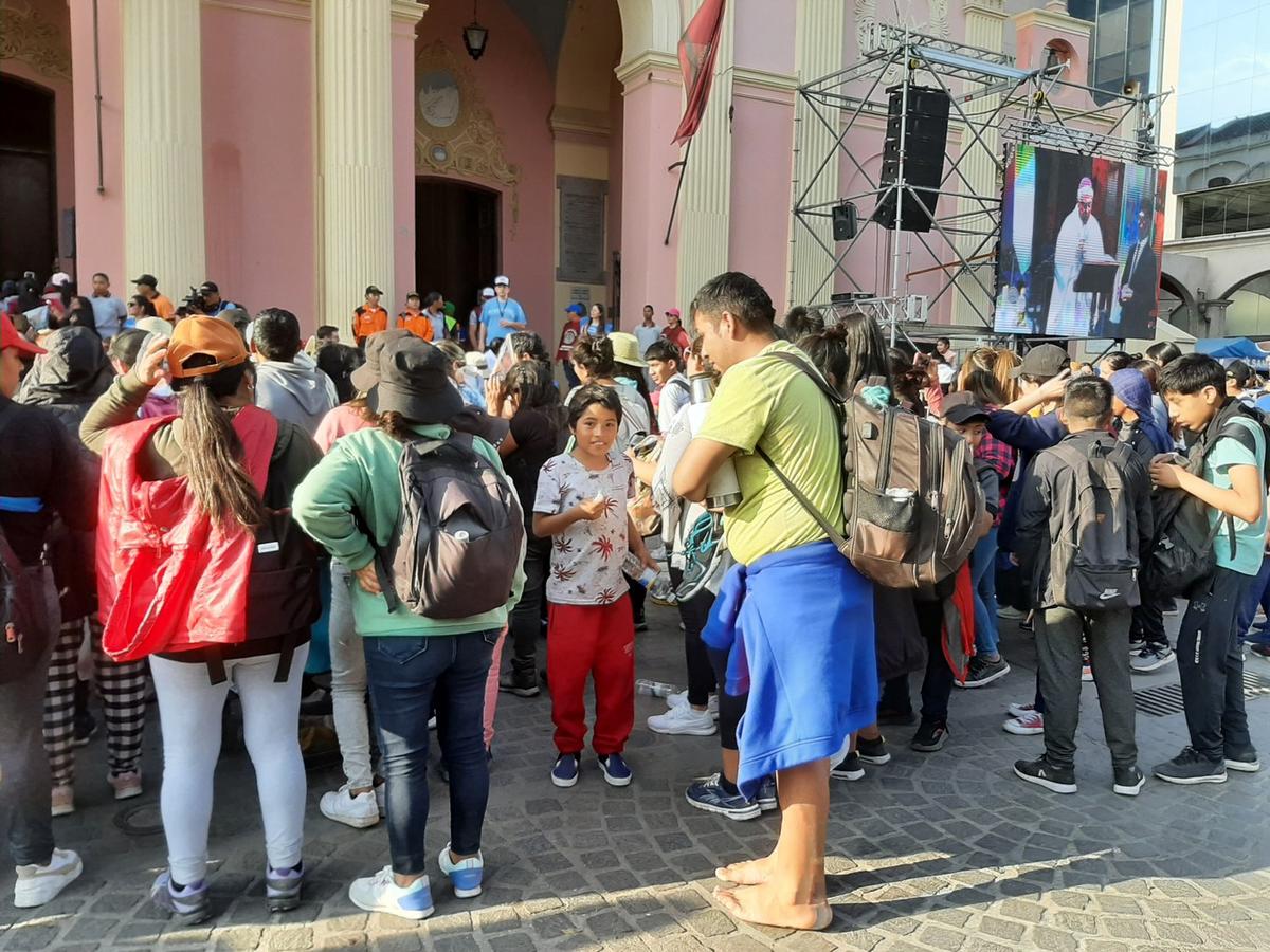 FOTO: El cansancio se ve en la fe de tantos peregrinos