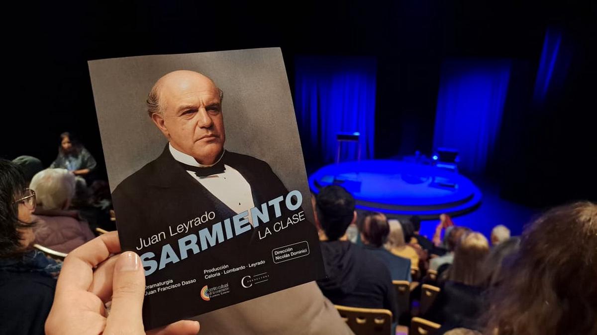 FOTO: Sarmiento vuelve a dar clase: cómo es la obra con Juan Leyrado que interpela a la Argentina
