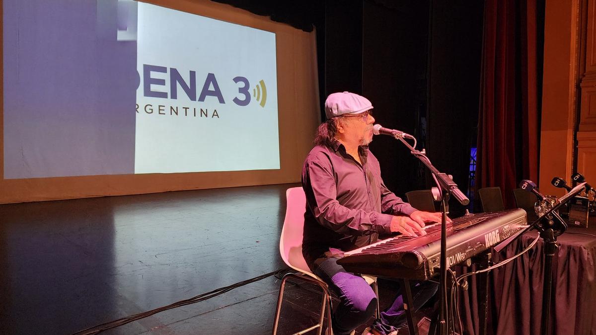 FOTO: Mauricio Coccolo presentó su libro "Puros Cuentos" en el Teatro Real