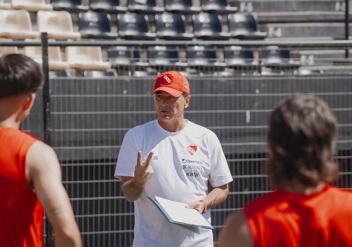 Quinteros continúa diagramando el Independiente modelo 2026. Foto: Agencia NA (@Independiente)