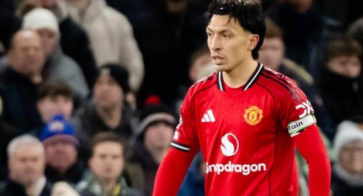 Lisandro Martínez volvió a la titularidad tras 10 meses.