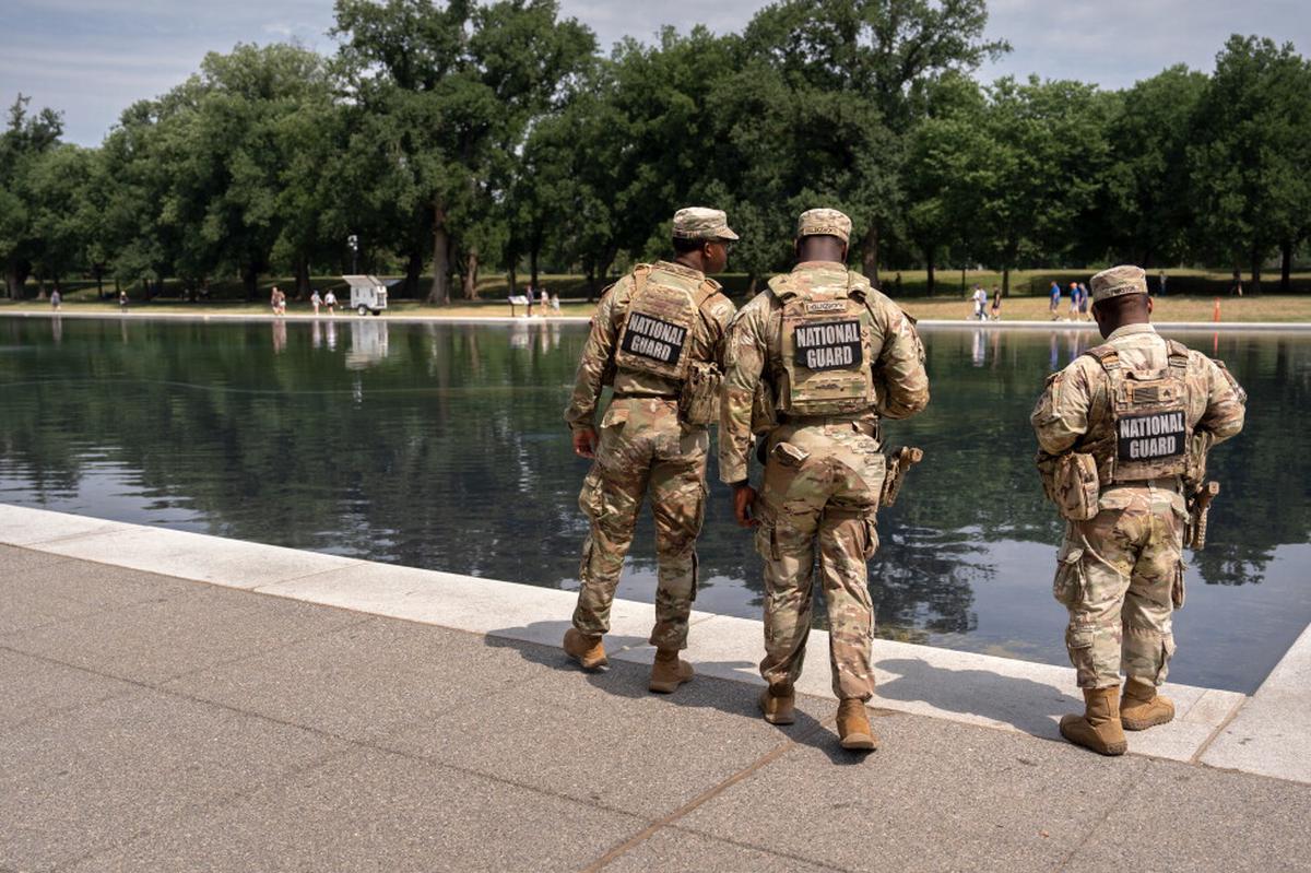 Trump dice que seis personas han sido arrestadas por daños en estanque reflectante