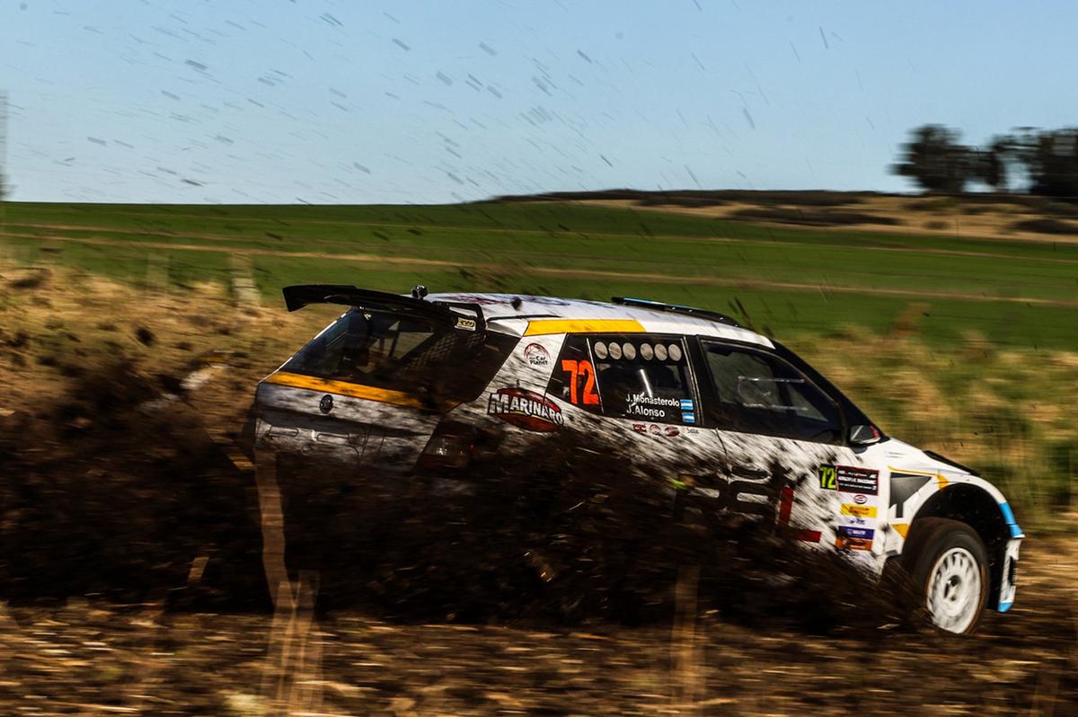 FOTO: El Skoda de Alonso-Monasterolo es el primer puntero en el rally de la ACTC