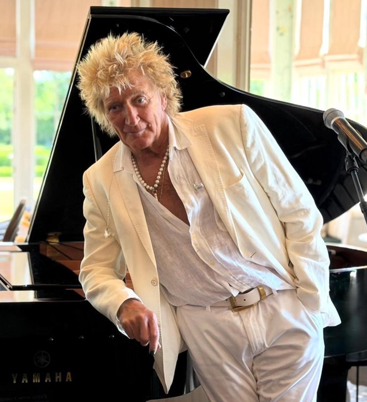 Rod Stewart cancela su gira en Norteamérica tras una cirugía cardíaca.