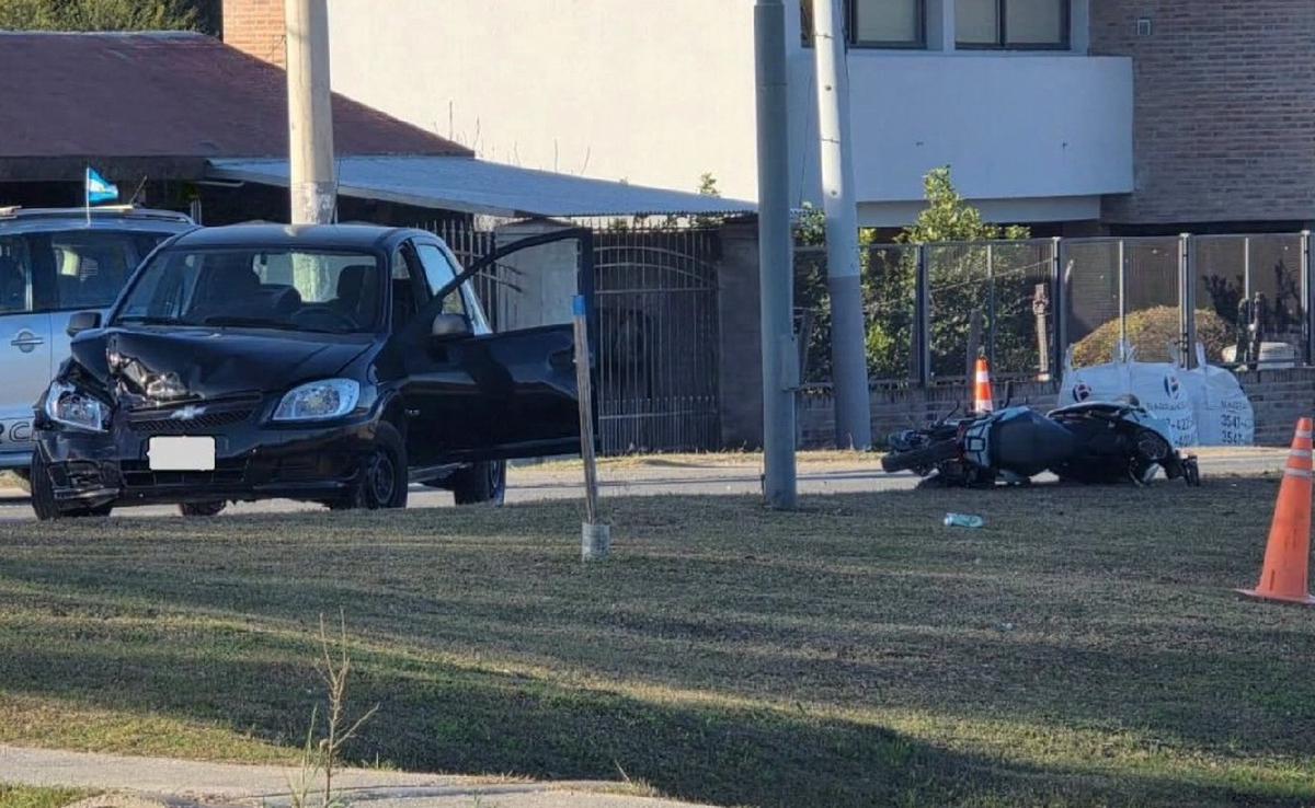 Triple choque dejó a un joven motociclista herido en Alta Gracia. (Foto: AG Noticias)