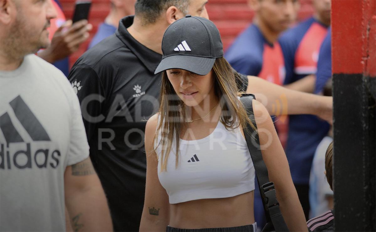 FOTO: La familia Messi acompaña a Thiago en su debut en la Newell's Cup.