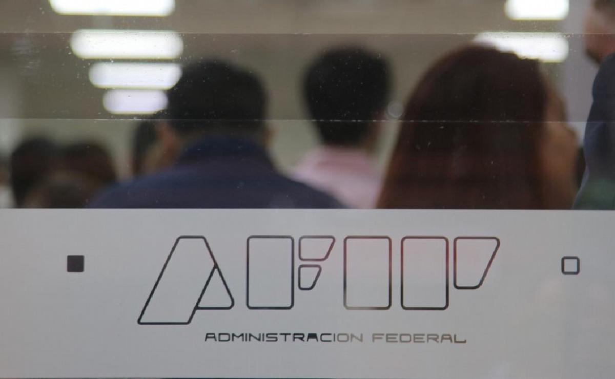 FOTO: Asambleas de empleados en AFIP Córdoba. (Foto: Daniel Cáceres/Cadena 3)