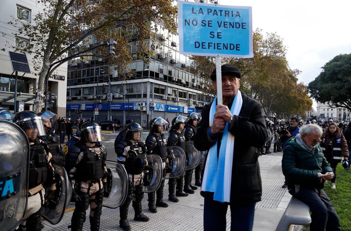 Postales de las marchas de los miércoles.