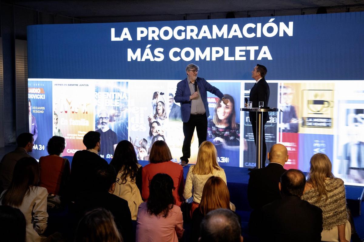 FOTO: El presente y futuro de la radio, en Casa FOA.