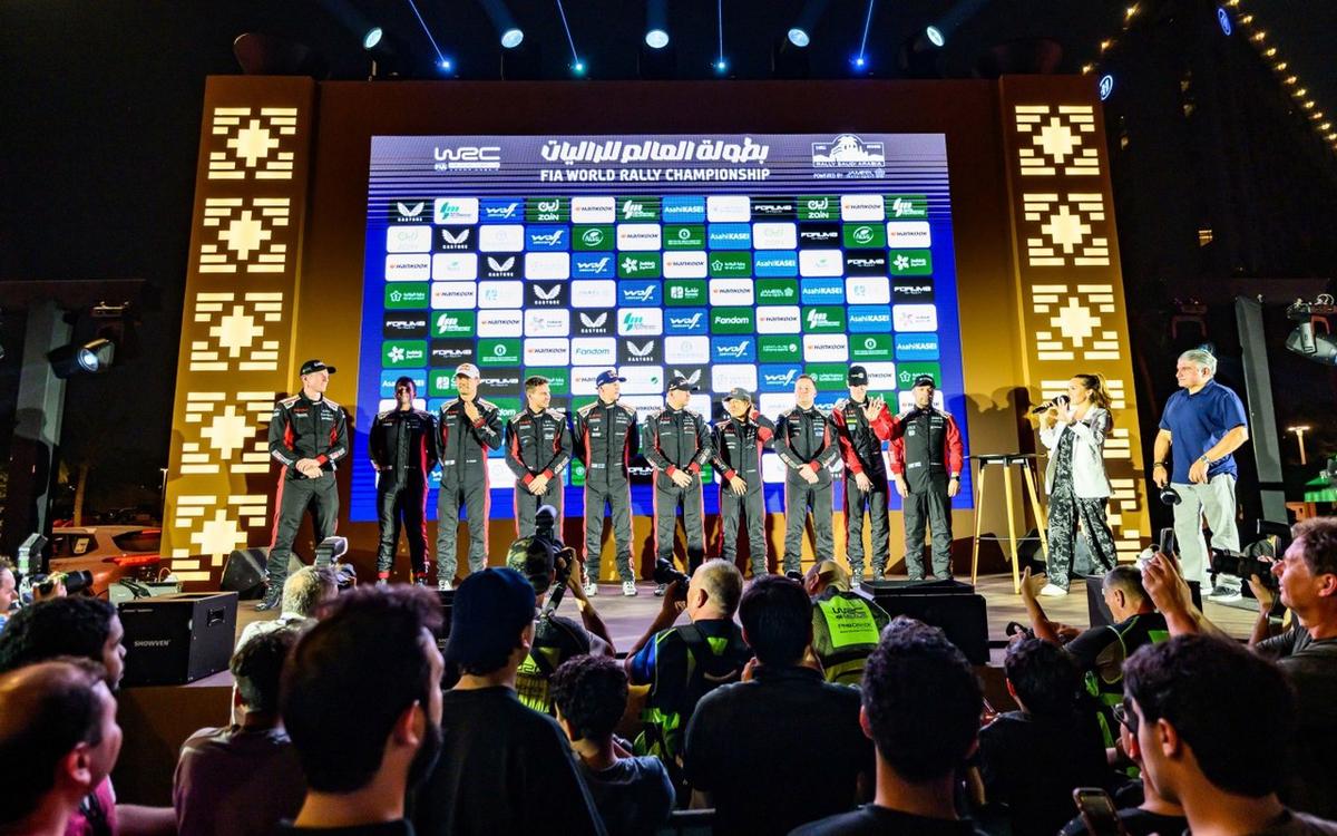 Gran fiesta del WRC en el Corniche de Yeda con Agustina en la conducción