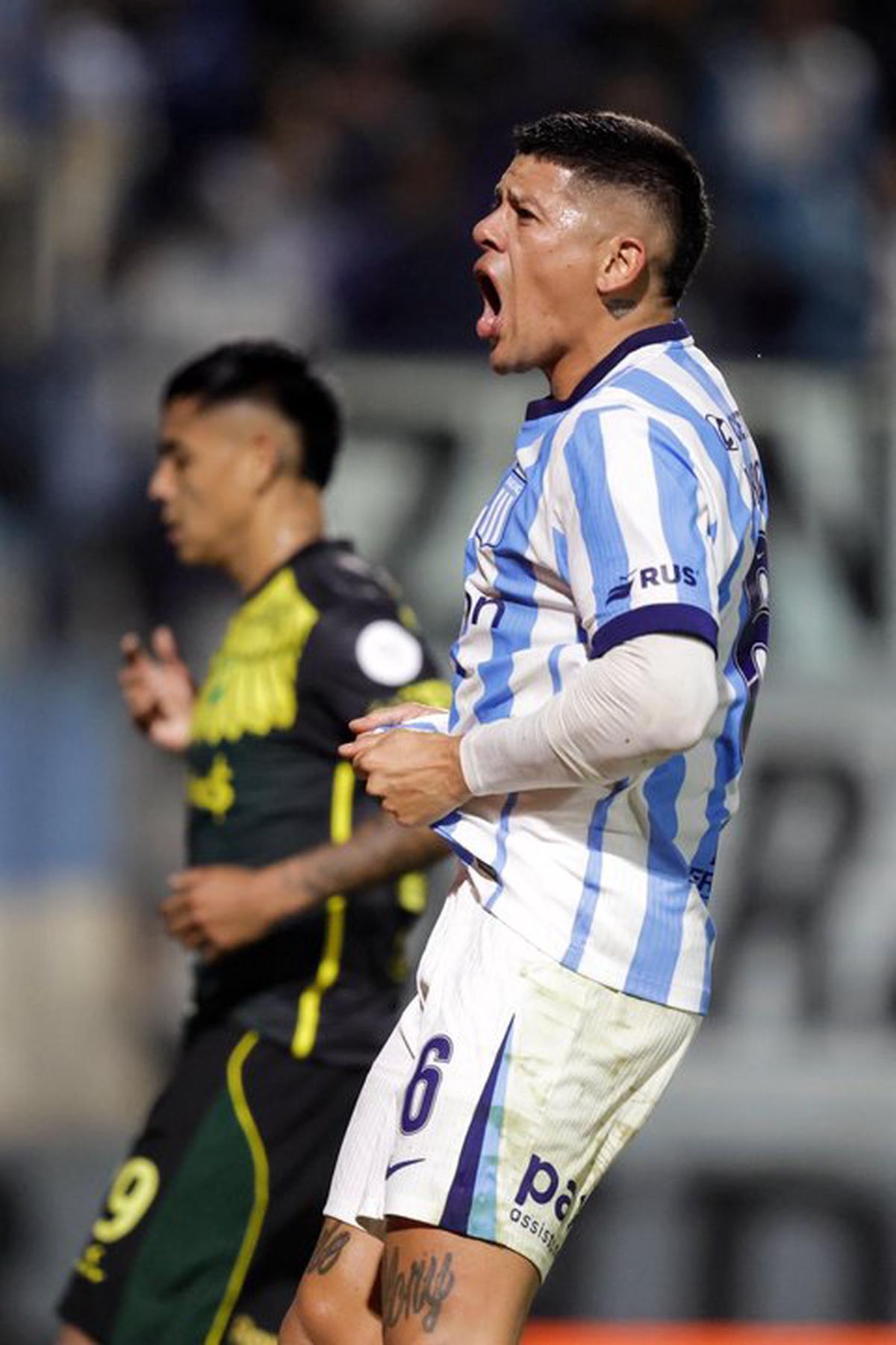 Marcos Rojo festeja su gol, el segundo de Racing.