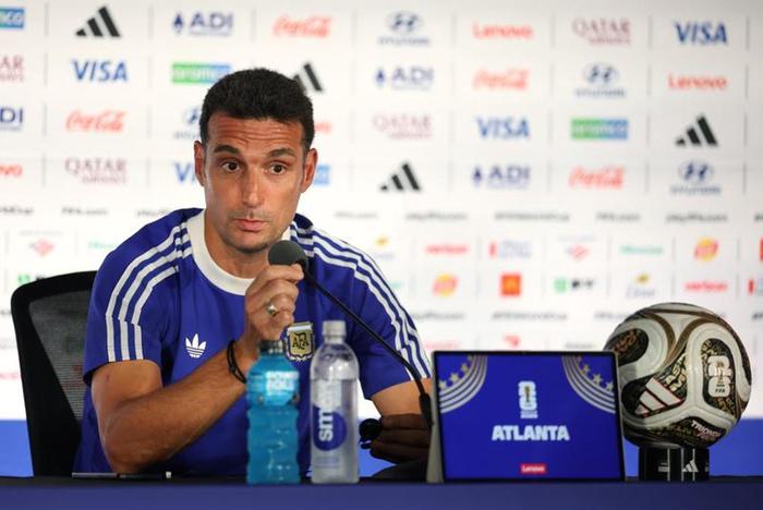 Scaloni: "Buscaremos dominar el juego ante Inglaterra en semifinales"