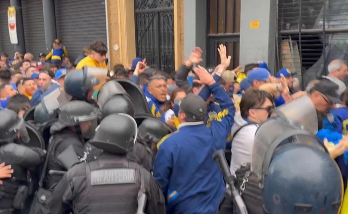 Tensión en Rosario: incidentes durante el ingreso de hinchas de Boca al Gigante de Arroyito