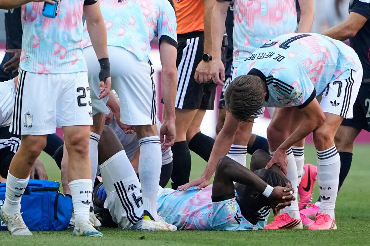 Mediocampista belga Amadou Onana se pierde el resto del Mundial por ruptura de ligamento