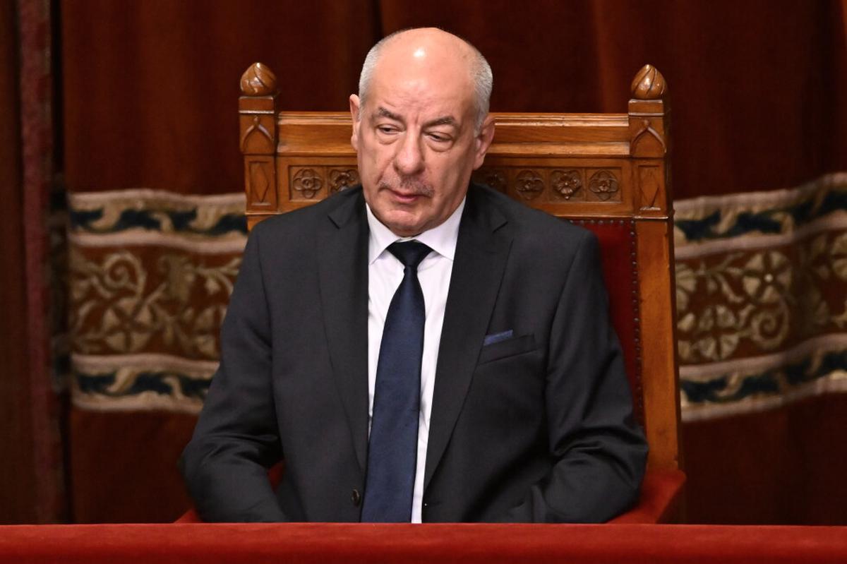 Presidente de Hungría pone fin a su mandato, concluyendo disputa
