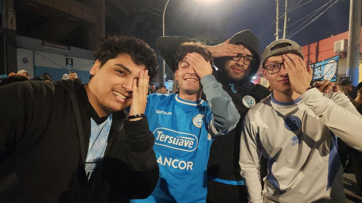 Los hinchas de Belgrano celebraron en Alberdi. 