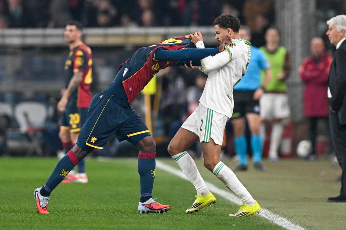 El Genoa de De Rossi sorprende 2-1 a la Roma en la Serie A antes del derbi de Milán