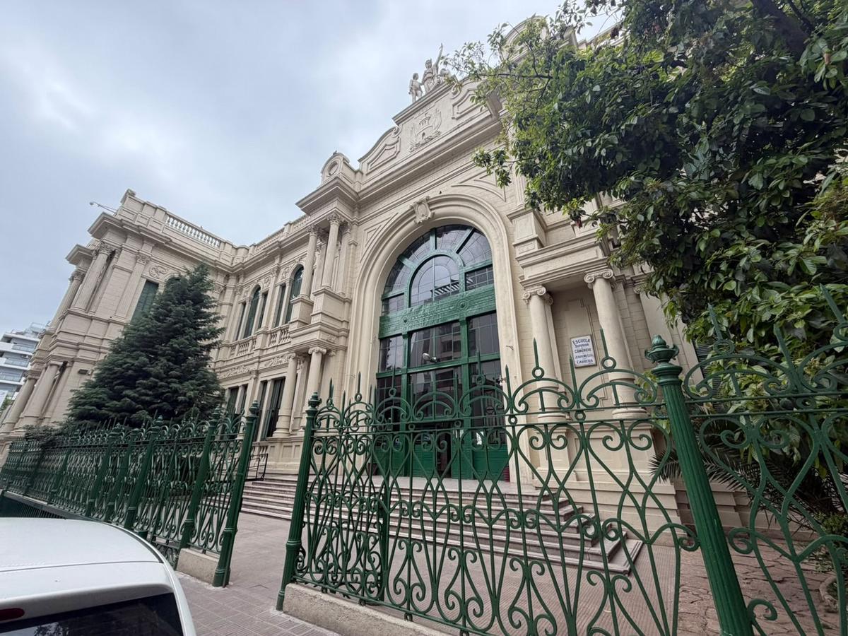 Un alumno de 13 años lleva un revólver al colegio generando alarma